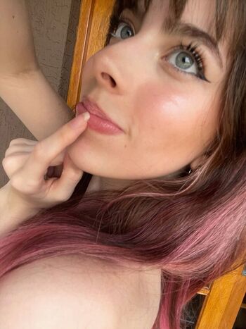 Leaked Laurakatsz private photo viral onlyfans