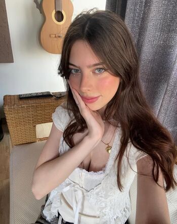 Leaked Laurakatsz private photo viral onlyfans