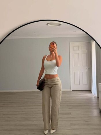 Lauramjj_