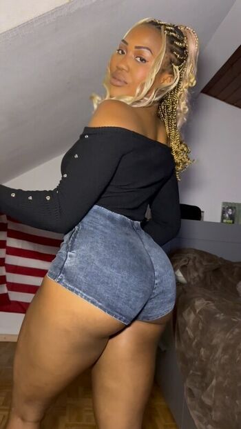 Leaked Lauufitt private photo viral onlyfans