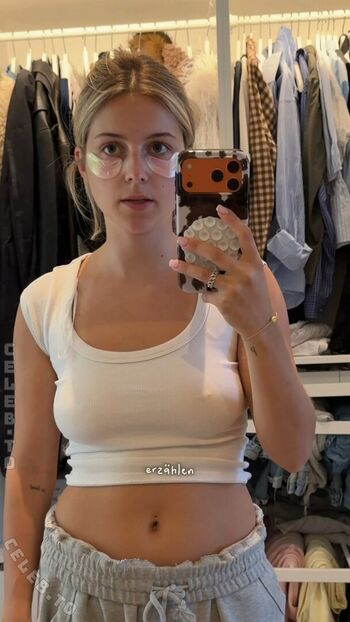 Leaked Lea breuer page private photo viral onlyfans