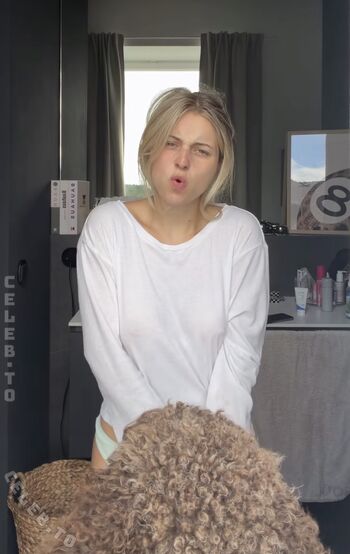 Leaked Lea breuer page private photo viral onlyfans