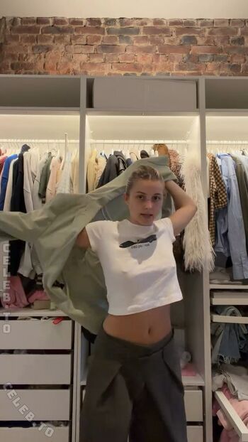 Leaked Lea breuer page private photo viral onlyfans