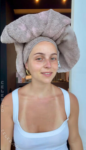 Leaked Lea breuer page private photo viral onlyfans