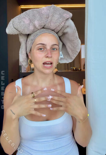 Leaked Lea breuer page private photo viral onlyfans