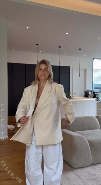 Leaked Lea breuer page private photo viral onlyfans