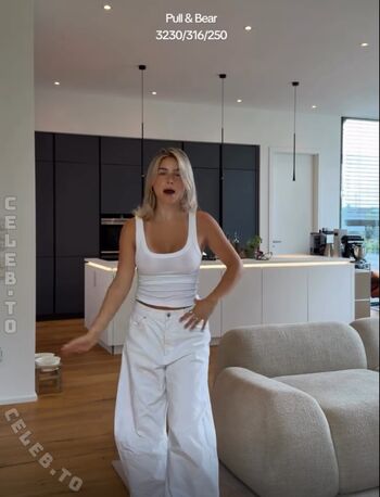 Leaked Lea breuer page private photo viral onlyfans
