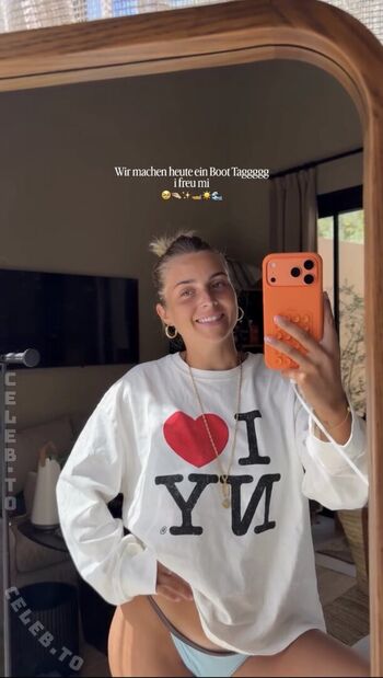 Leaked Lea breuer private photo viral onlyfans