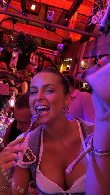 Leaked Lea breuer private photo viral onlyfans