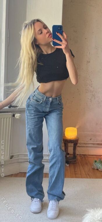 Leaked Lea zoe voss private photo viral onlyfans