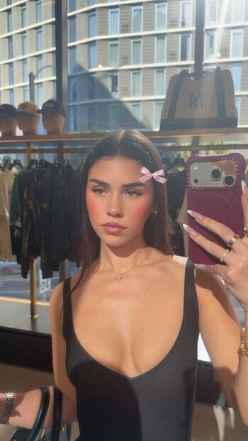 Leaked Leah halton page private photo viral onlyfans