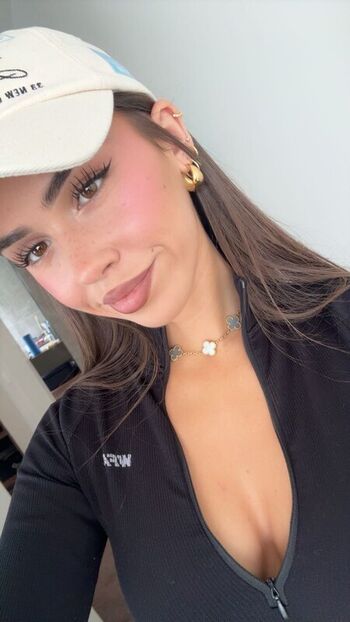 Leaked Leah halton page private photo viral onlyfans