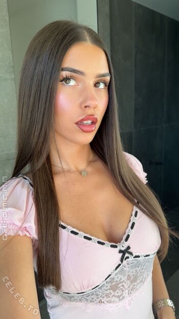 Leaked Leah halton page private photo viral onlyfans