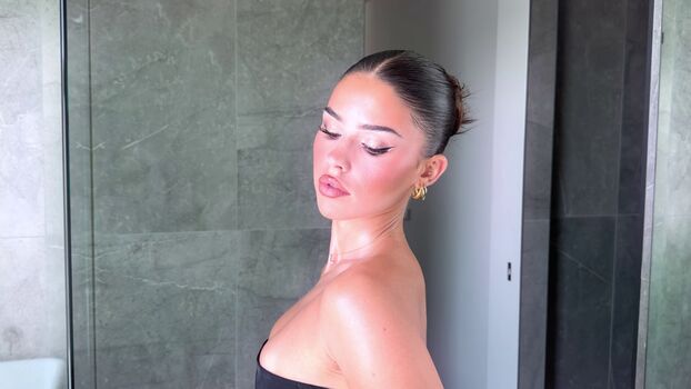 Leaked Leah halton private photo viral onlyfans