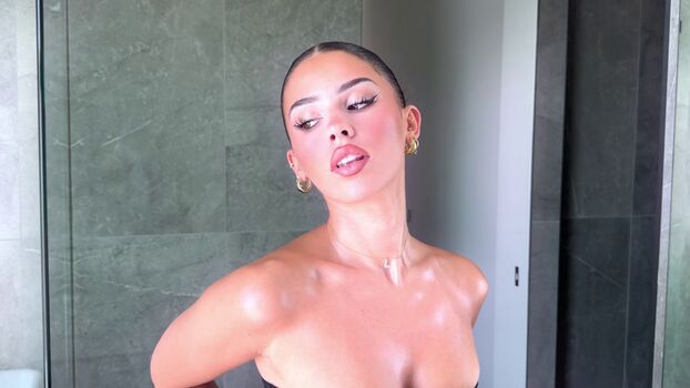 Leaked Leah halton private photo viral onlyfans