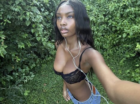 leahhalton_