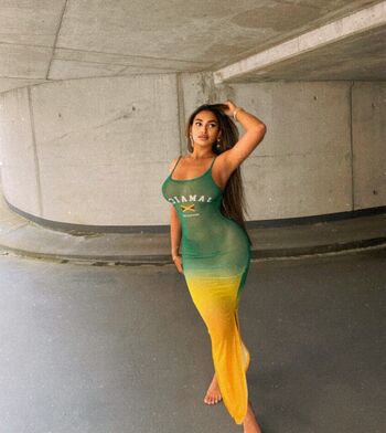 Leaked Leahhalton private photo viral onlyfans