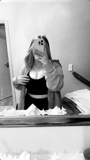 Leaked Lealreen private photo viral onlyfans
