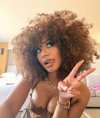 Leaked Leandruh private photo viral onlyfans