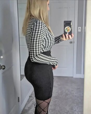 Leaked Leiaslittlelooks private photo viral onlyfans