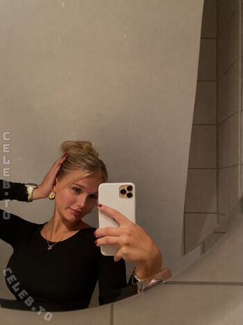 Leaked Leni zkm private photo viral onlyfans