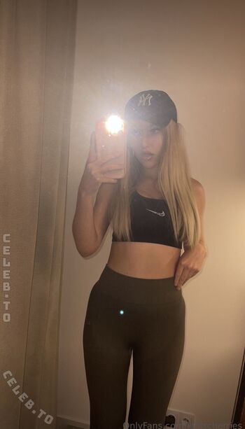 Leaked Lenischerries private photo viral onlyfans