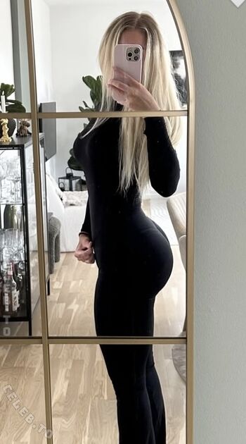 Leaked Leoniesia private photo viral onlyfans