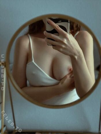 Leaked Leratlerat page private photo viral onlyfans