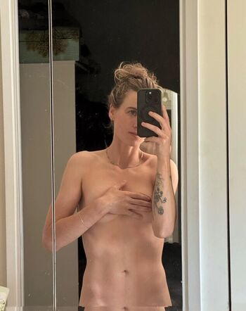 Leaked Leslie private photo viral onlyfans