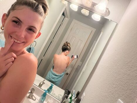 Leaked Lexi smith private photo viral onlyfans