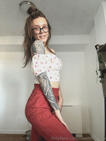 Leaked Lifewithlunaxo private photo viral onlyfans
