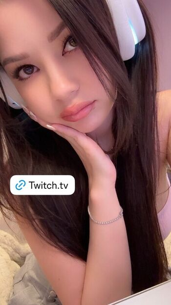 Leaked Lilchiipmunk private photo viral onlyfans