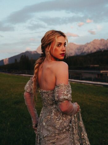 Lili Reinhart