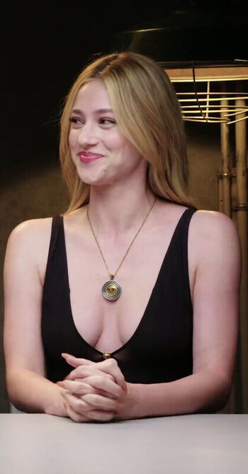 Lili Reinhart