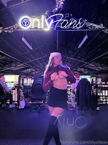 Leaked Lillyellexo private photo viral onlyfans