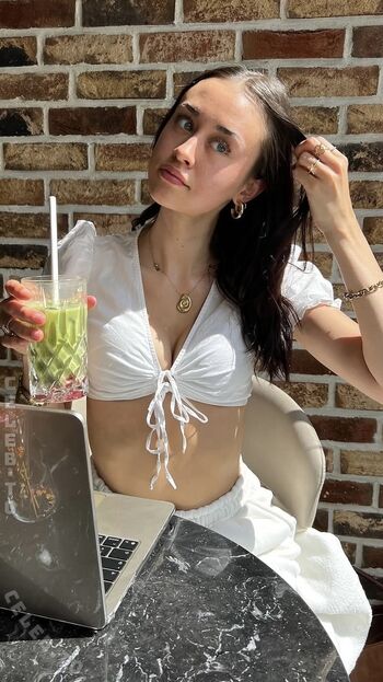 Leaked Lillyfayye private photo viral onlyfans