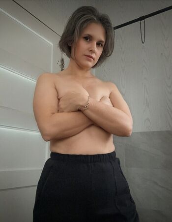 Leaked Linda crews page private photo viral onlyfans
