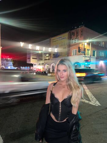 Leaked Lindsay brewer  page private photo viral onlyfans