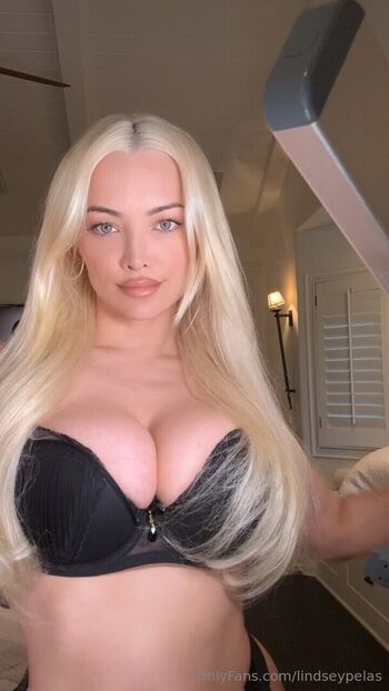 Lindsey Pelas