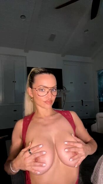 Leaked Lindsey pelas  page private photo viral onlyfans