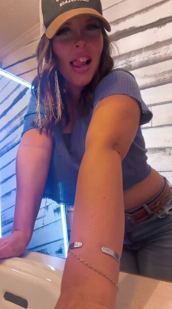 Leaked Lindzee private photo viral onlyfans