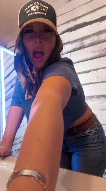 Leaked Lindzee private photo viral onlyfans