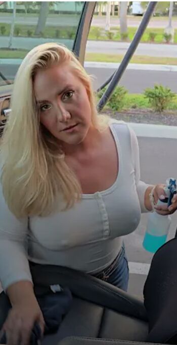 Leaked Linzathome private photo viral onlyfans
