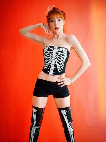Lisa Foiles