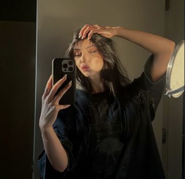Leaked Liza lowe private photo viral onlyfans
