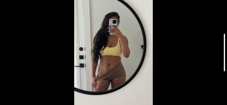 Lola Teases