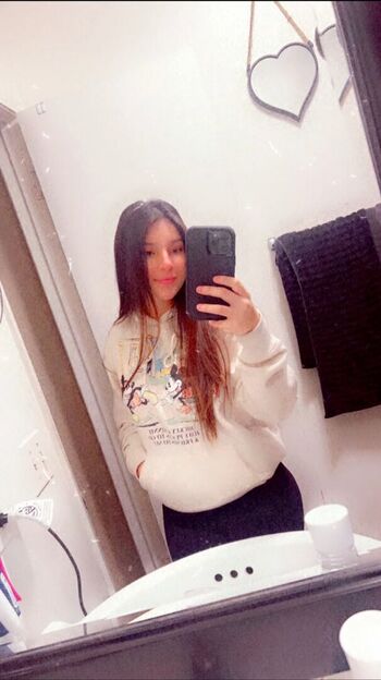 Leaked Loovee seeniaa private photo viral onlyfans