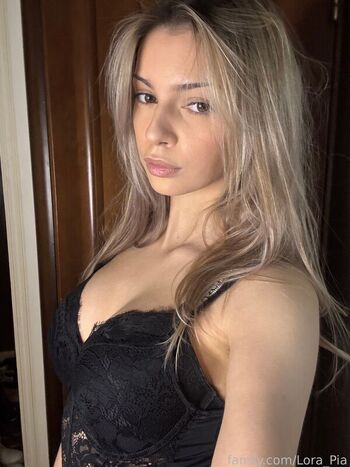 Lora Pia