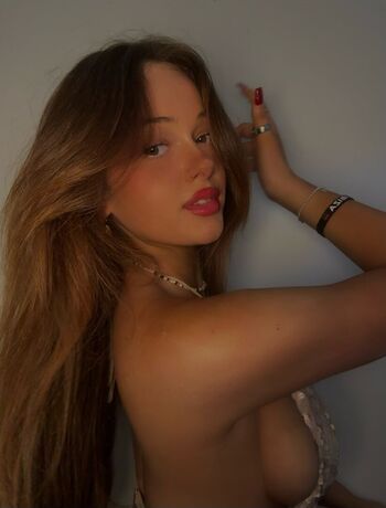 Leaked Louiselaingx private photo viral onlyfans
