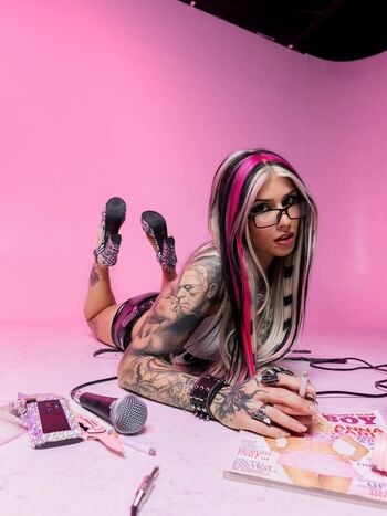 Leaked Laura tankian/ private photo viral onlyfans